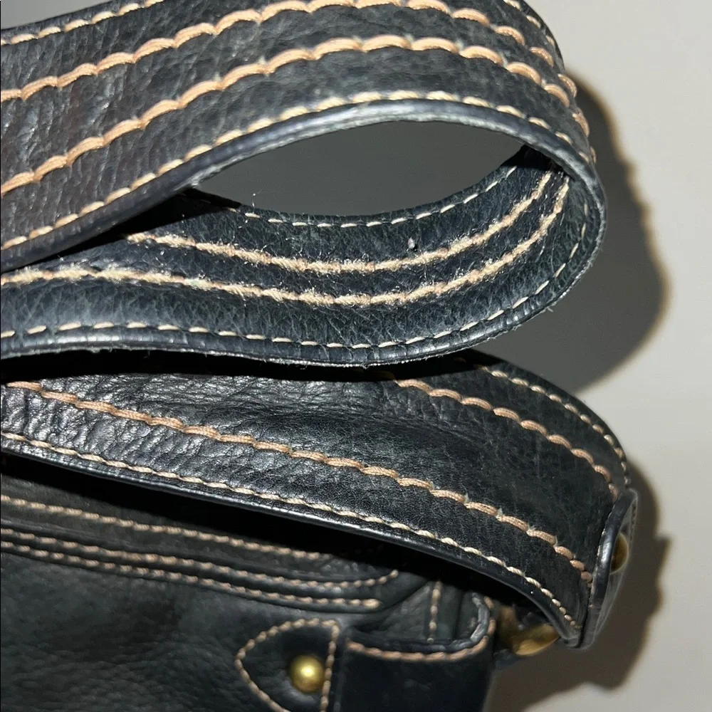 Fossil shoulder Bag with Contrast Stitching